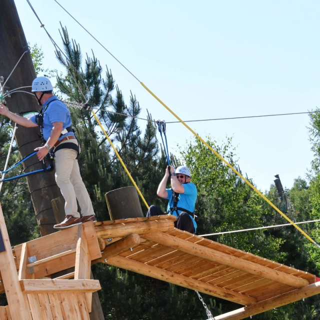 einmal ganz oben auf dem Zipline-Parcours im Erlebnispark Teichland